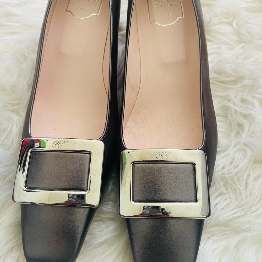 Trompette Metal Buckle Pumps in Patent Leather